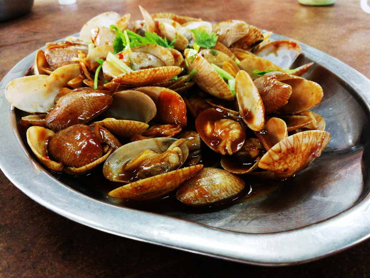 Restoran Guan Hwat 源发海鲜饭店, Sekinchan. : Fried La La (Clams).