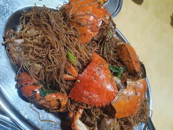  Restoran Wan Lau 旺盛海鲜酒家, Sekinchan. :Fried Bihun with Crabs