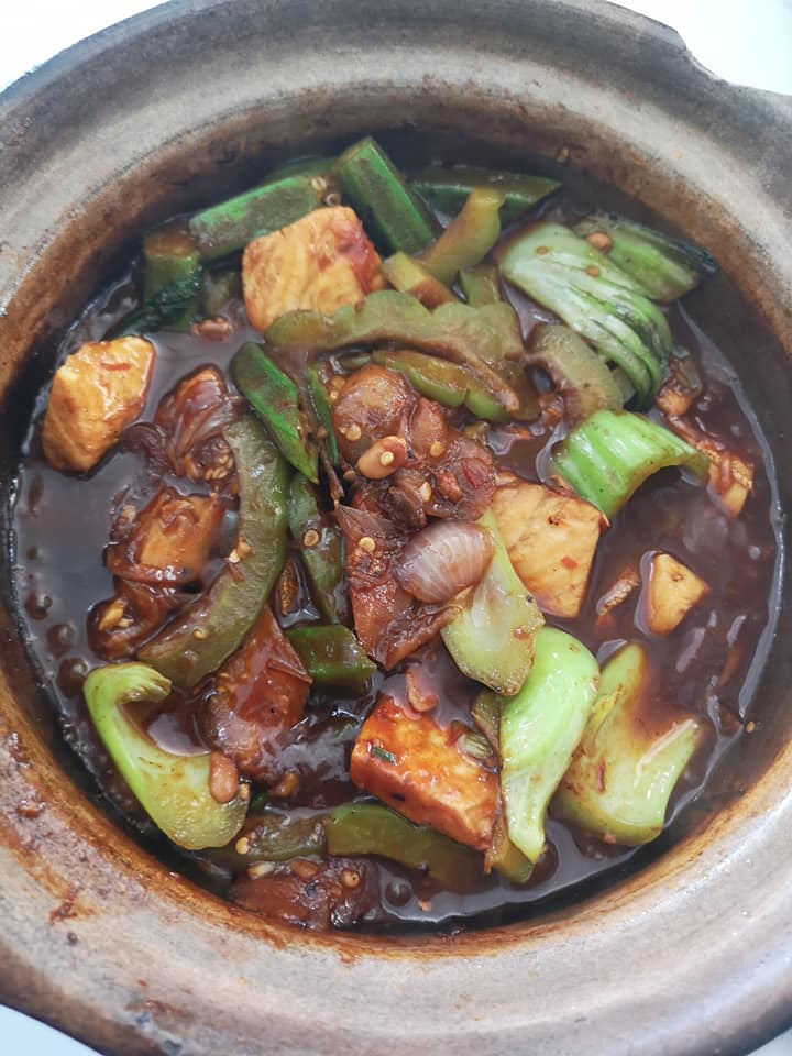 Restpran Cha Po Tioan （阿娇海鲜饭店) :Claypot Seafood and Vege