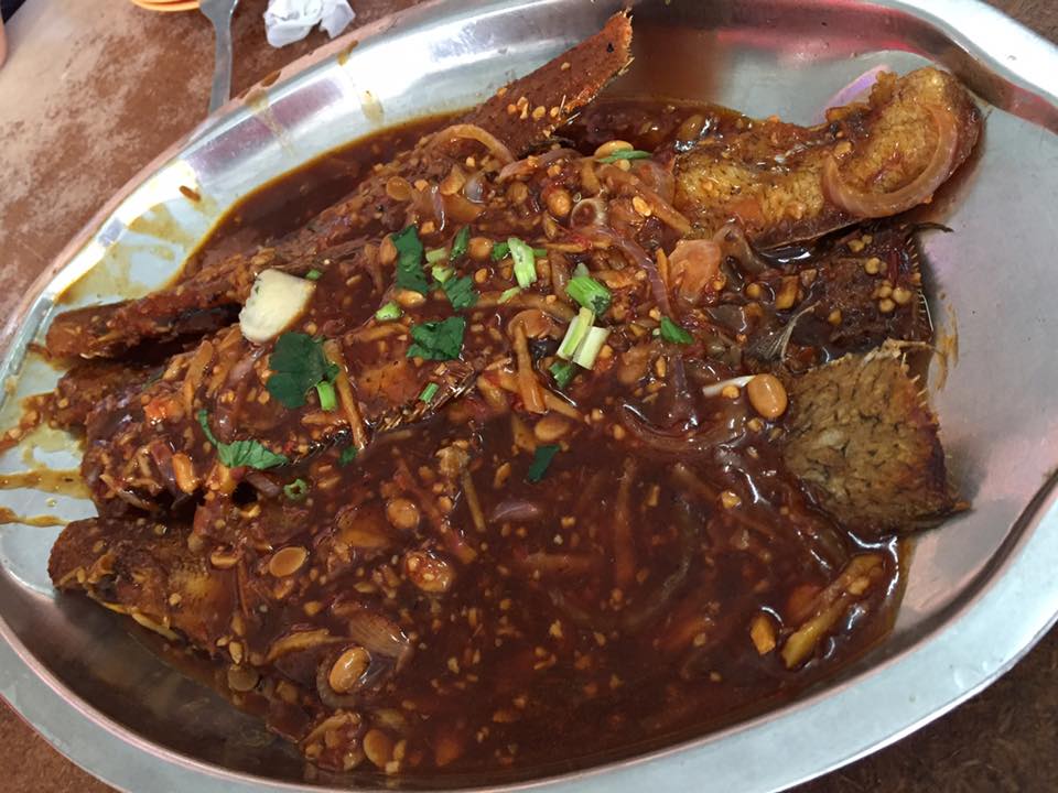 Restoran Guan Hwat 源发海鲜饭店, Sekinchan. :Fried Tongue Fish with Soy Sauce