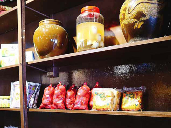 Sekinchan Kayapo (适耕庄加椰婆 - Products selling in the shop