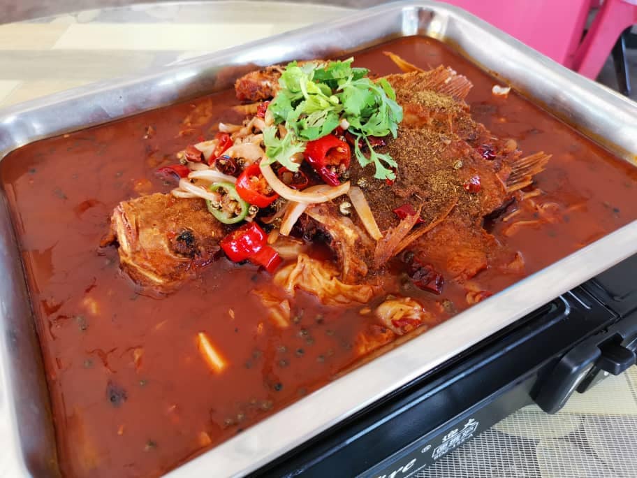 Yi Jia Chinese Restaurant (一家中国菜) - Chinese Grilled Fish (Spicy) 招牌麻辣烤鱼
